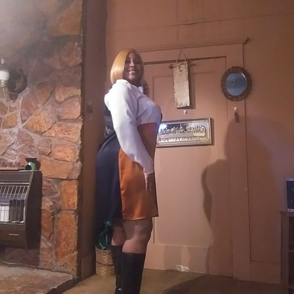 Meet your Posher, PaTonya - Picture 4 of 6